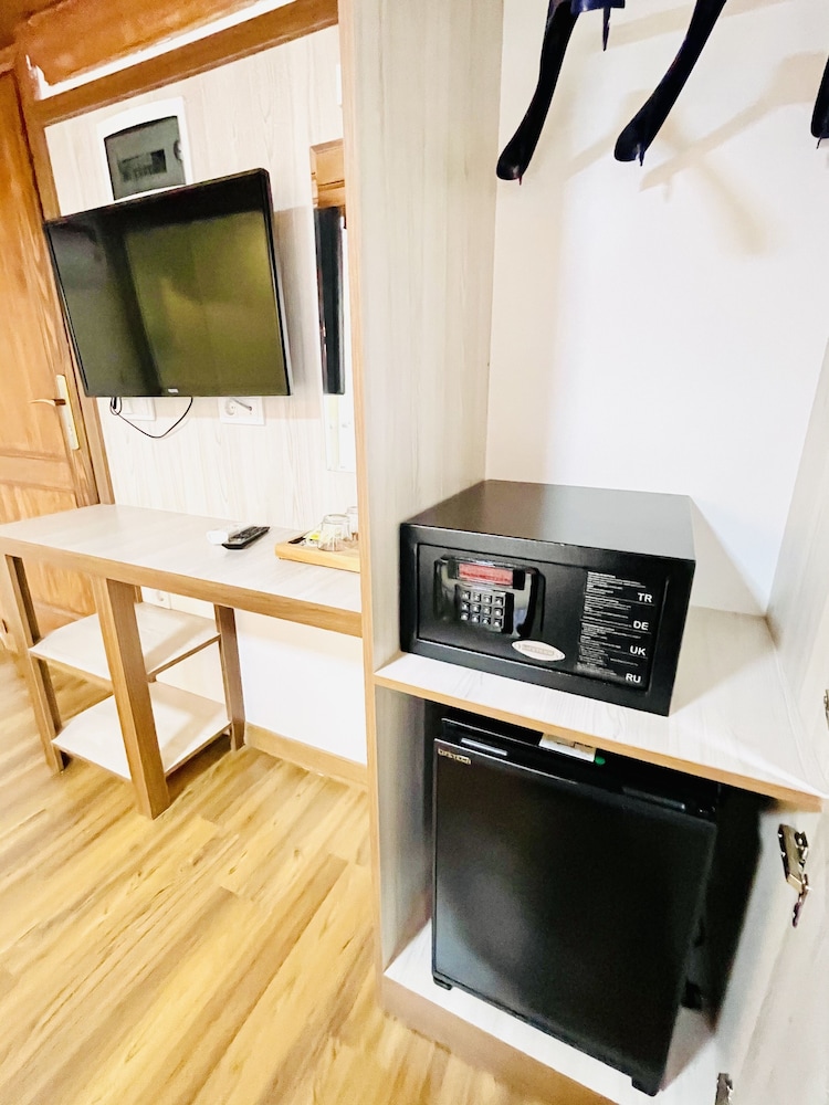 Qonaq Hotel 33/40