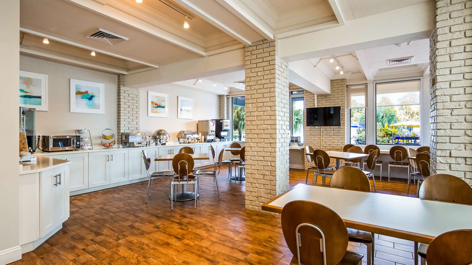 Best Western Plus Yacht Harbor Inn 30/42