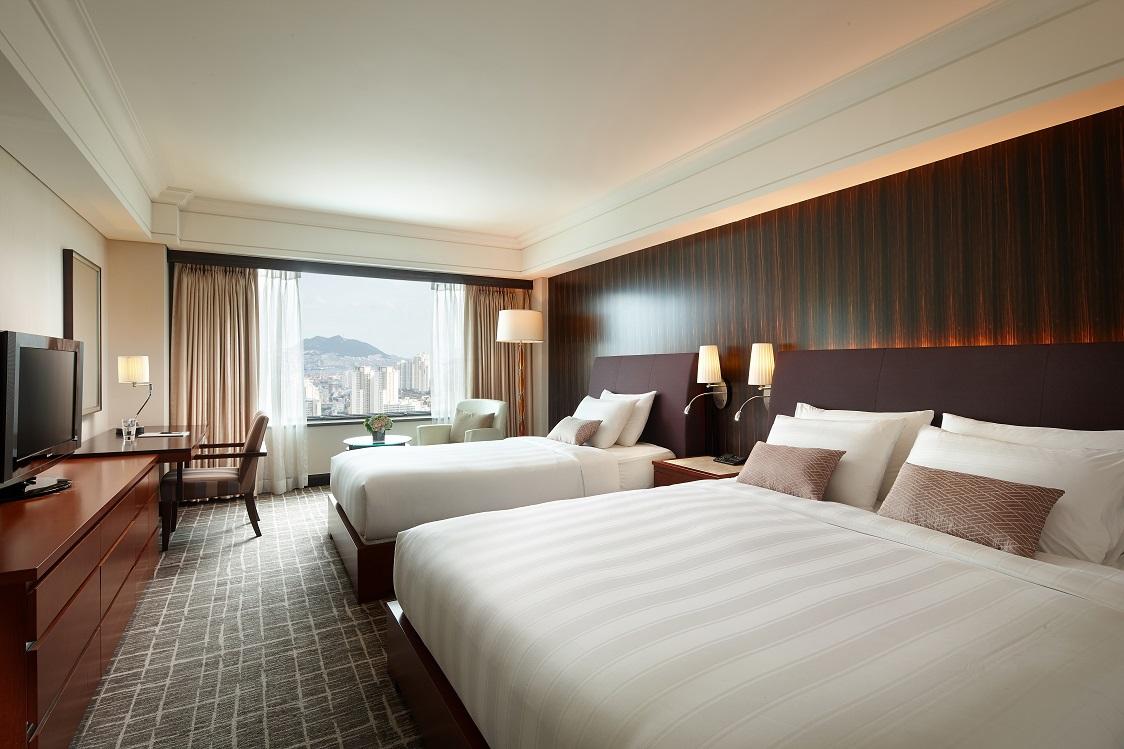 Junior Suite, Family, Twin Beds, Pool Access