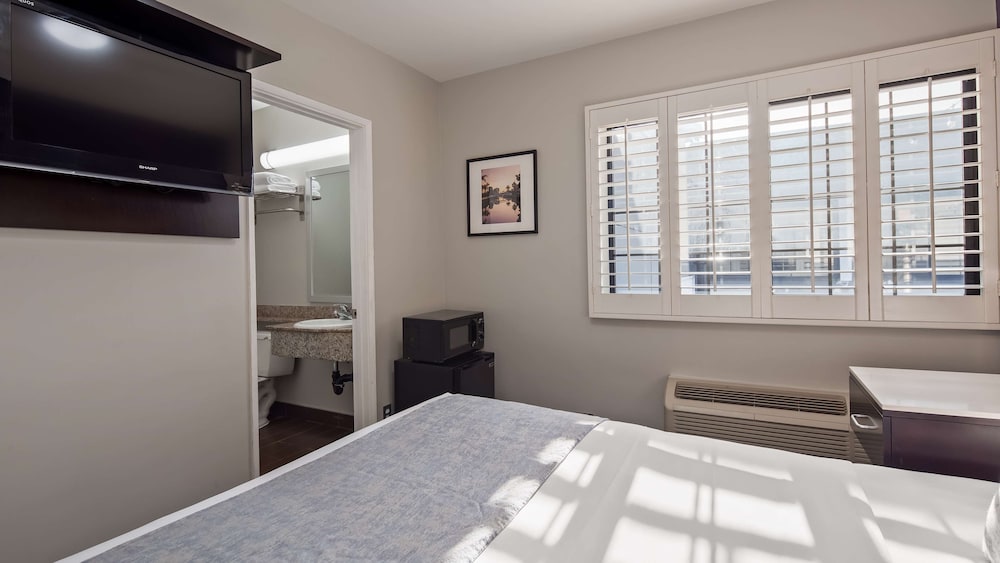 Surestay Hotel By Best Western Beverly Hills West 16/25