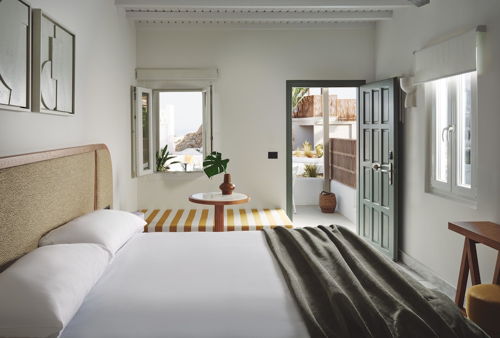 Evergreen, Retreat, King Bed, Garden View, Sofa, Living Area