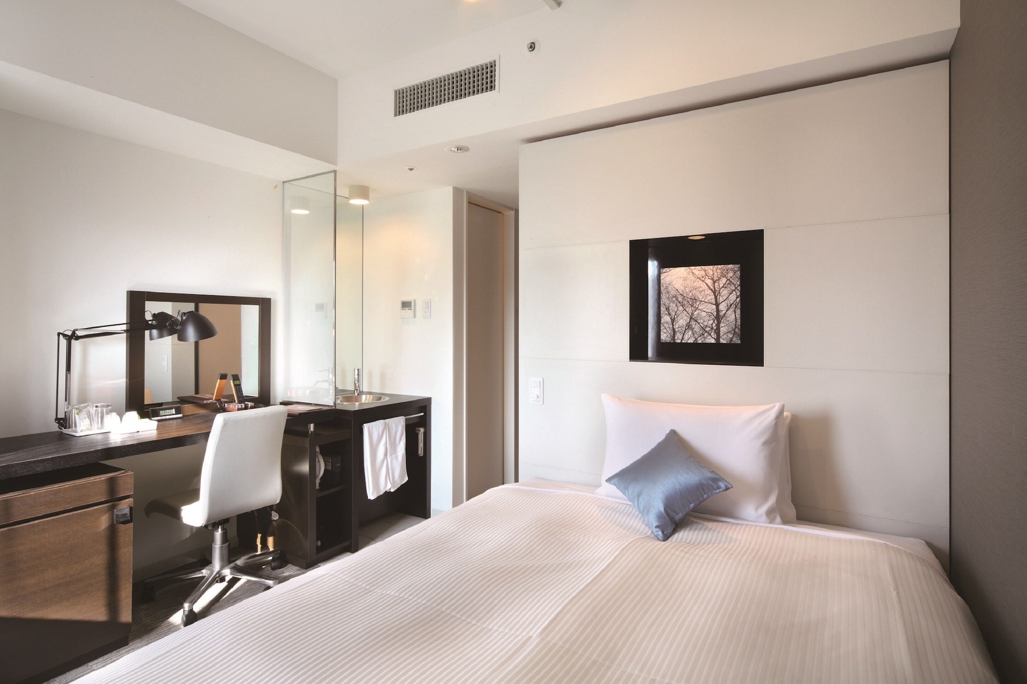ROOM, SINGLE