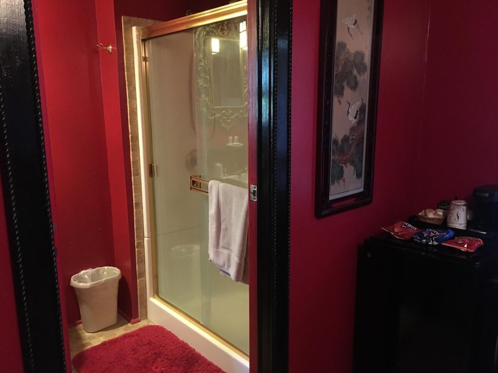 Shady Lady Bed & Breakfast 60/61