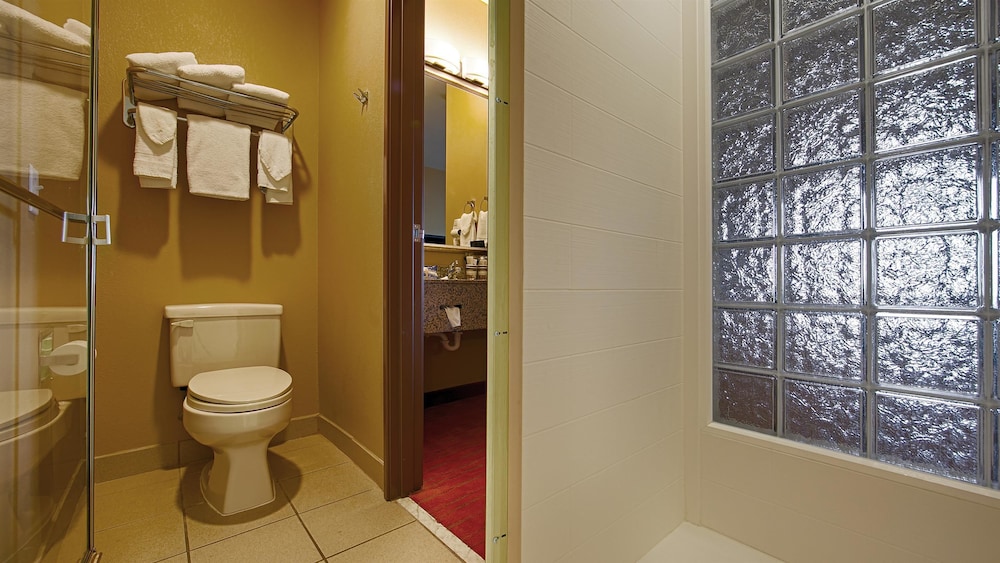 Best Western Plus Woodland Hills Hotel Suites 16/30