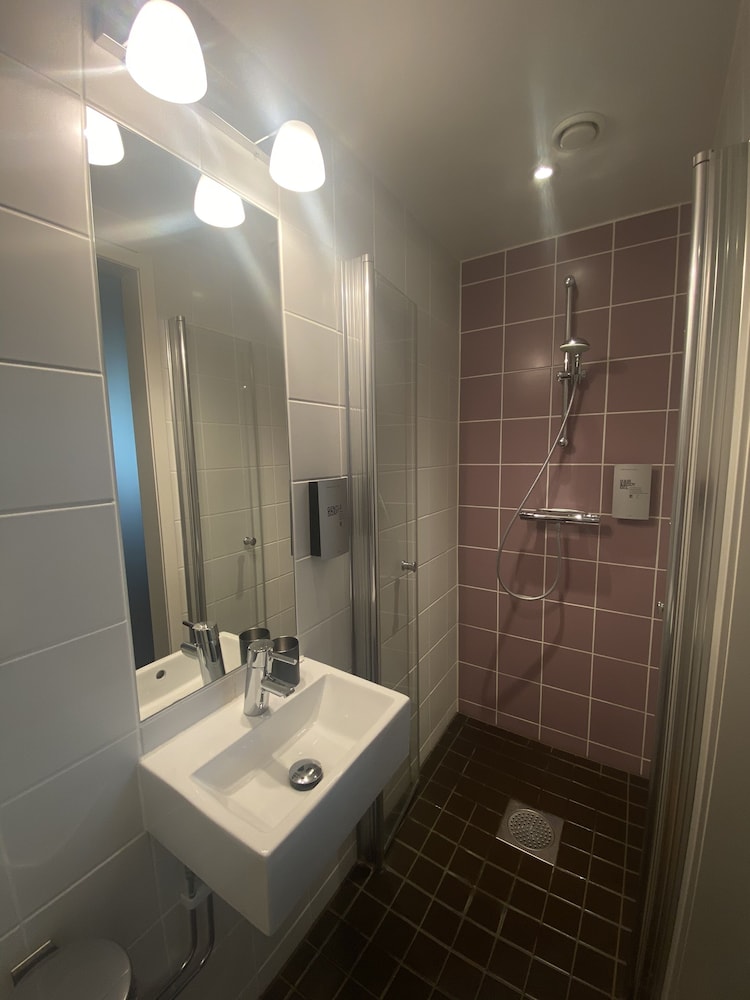 Finn Apartments 41/44
