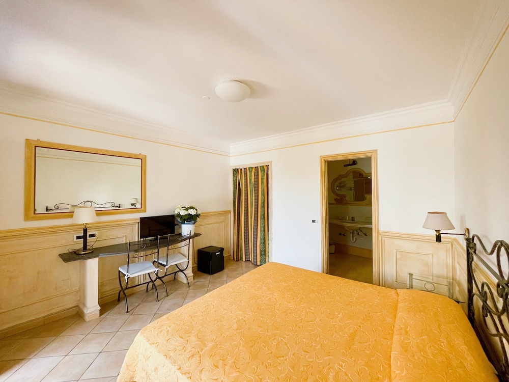 SUPERIOR, DOUBLE BED