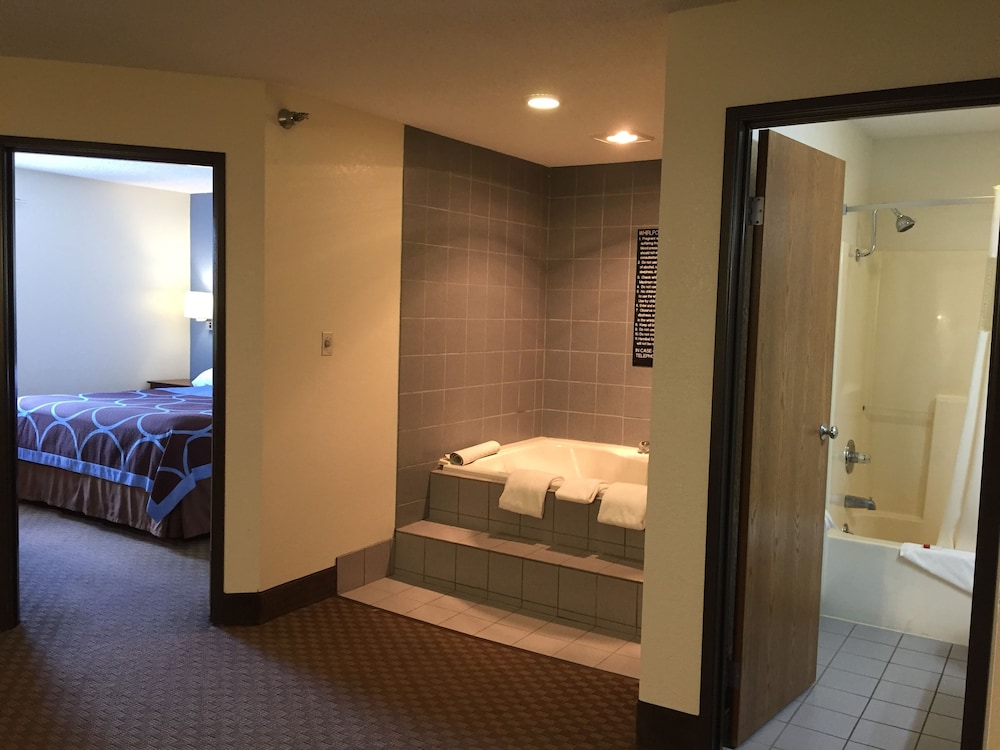 Super 8 by Wyndham Cuba 18/29