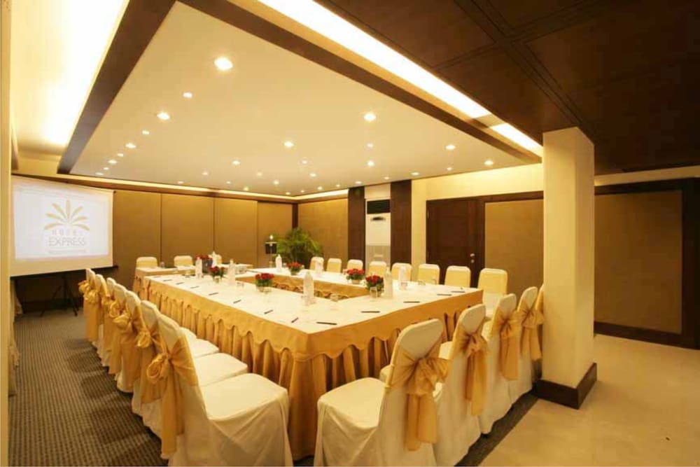Hotel Express Residency Vadodara 35/46