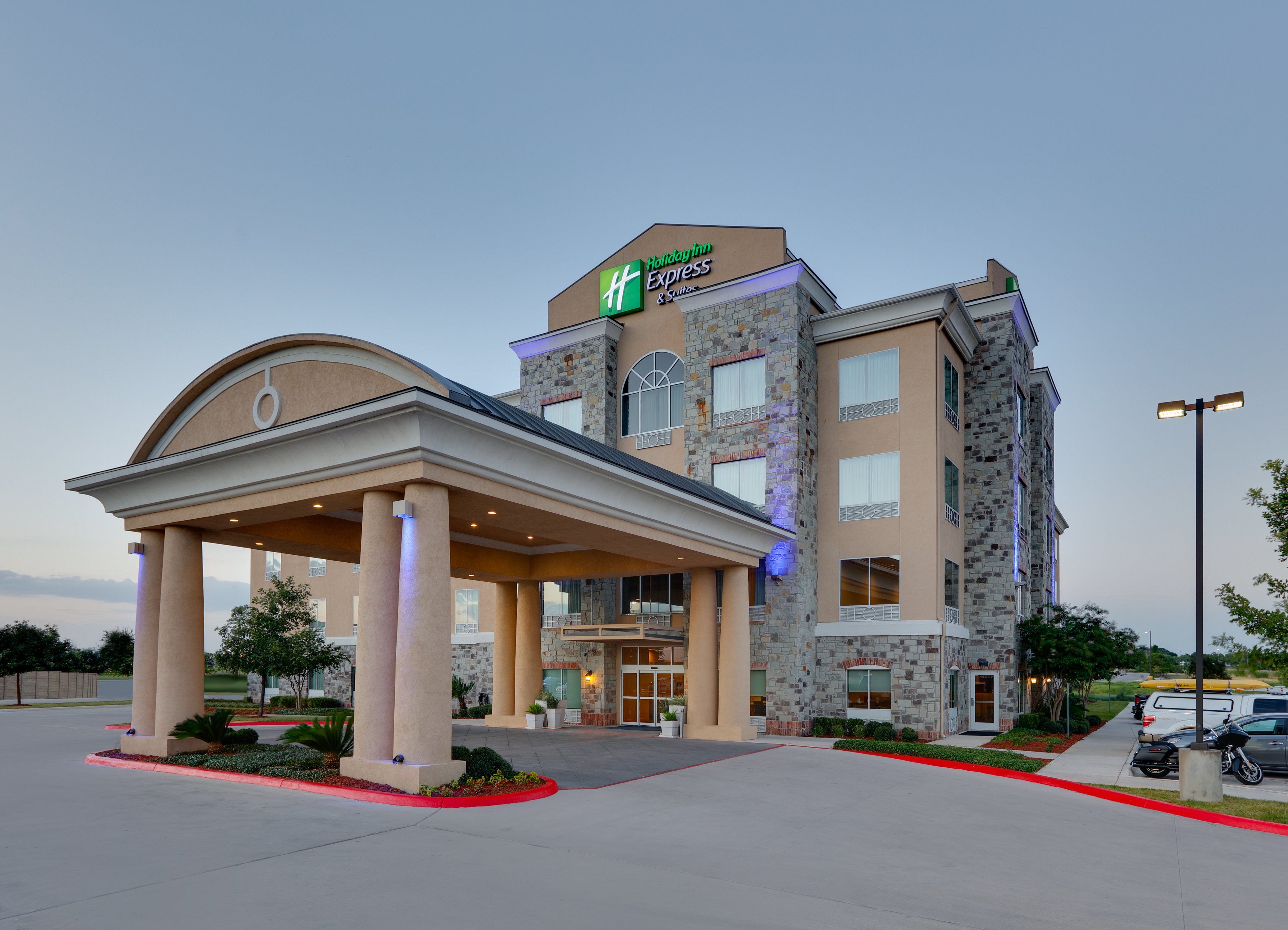Holiday Inn Express Suites San Antonio Brooks City Base 23/28