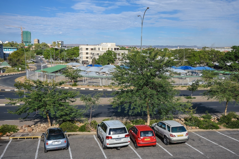 The Village Courtyard Suites 20/30