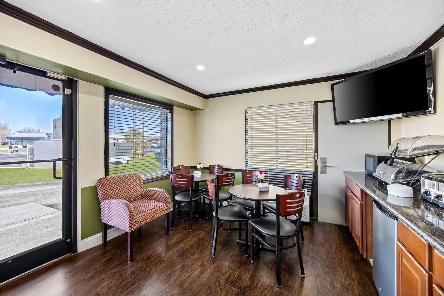 Americas Best Value Inn Ft Jackson 20/32