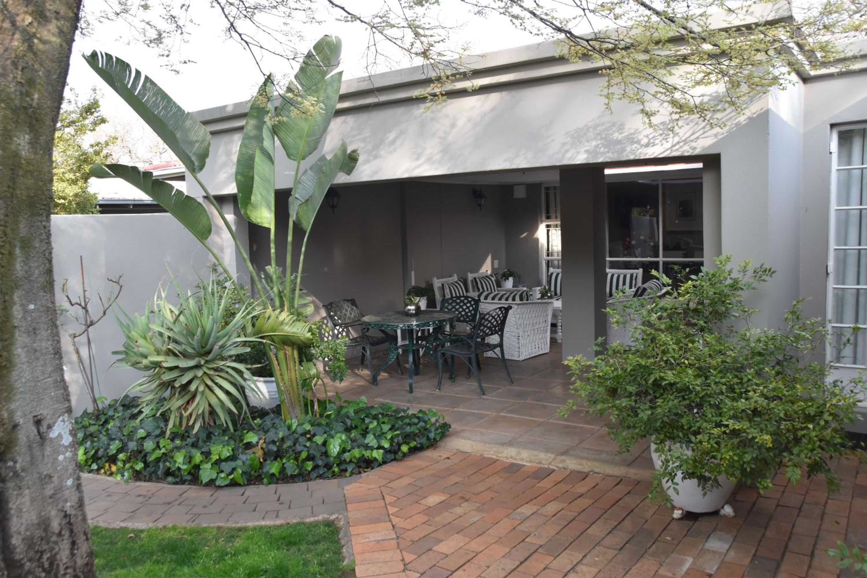 Rosebank Lodge by Claires 3/46
