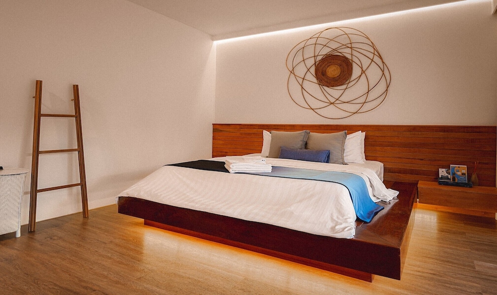 ROOM, DOUBLE BED