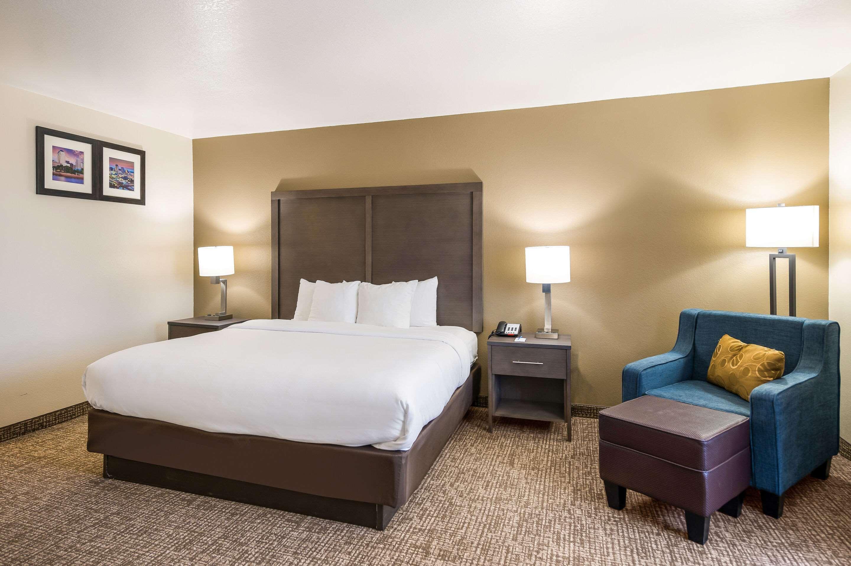 SUITE, KING BED