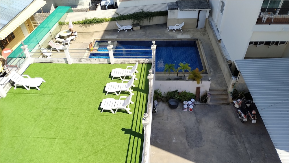 Baan Manthana Hotel 48/50