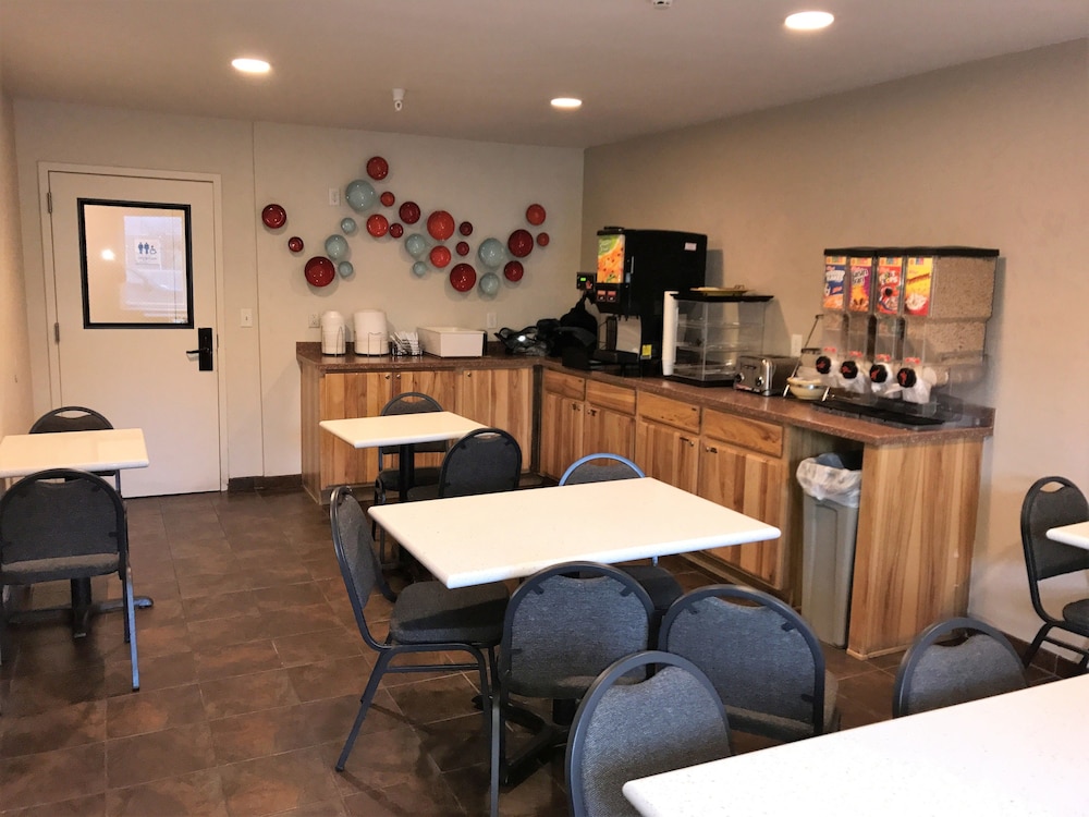 Ramada By Wyndham Draper 28/36
