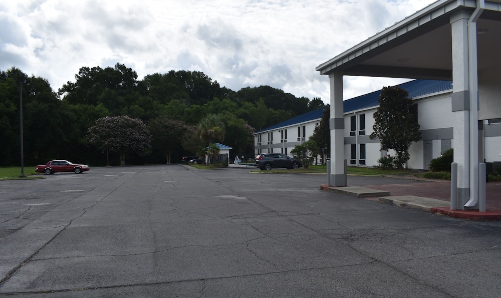 Executive Inn & Suites Baker 21/28