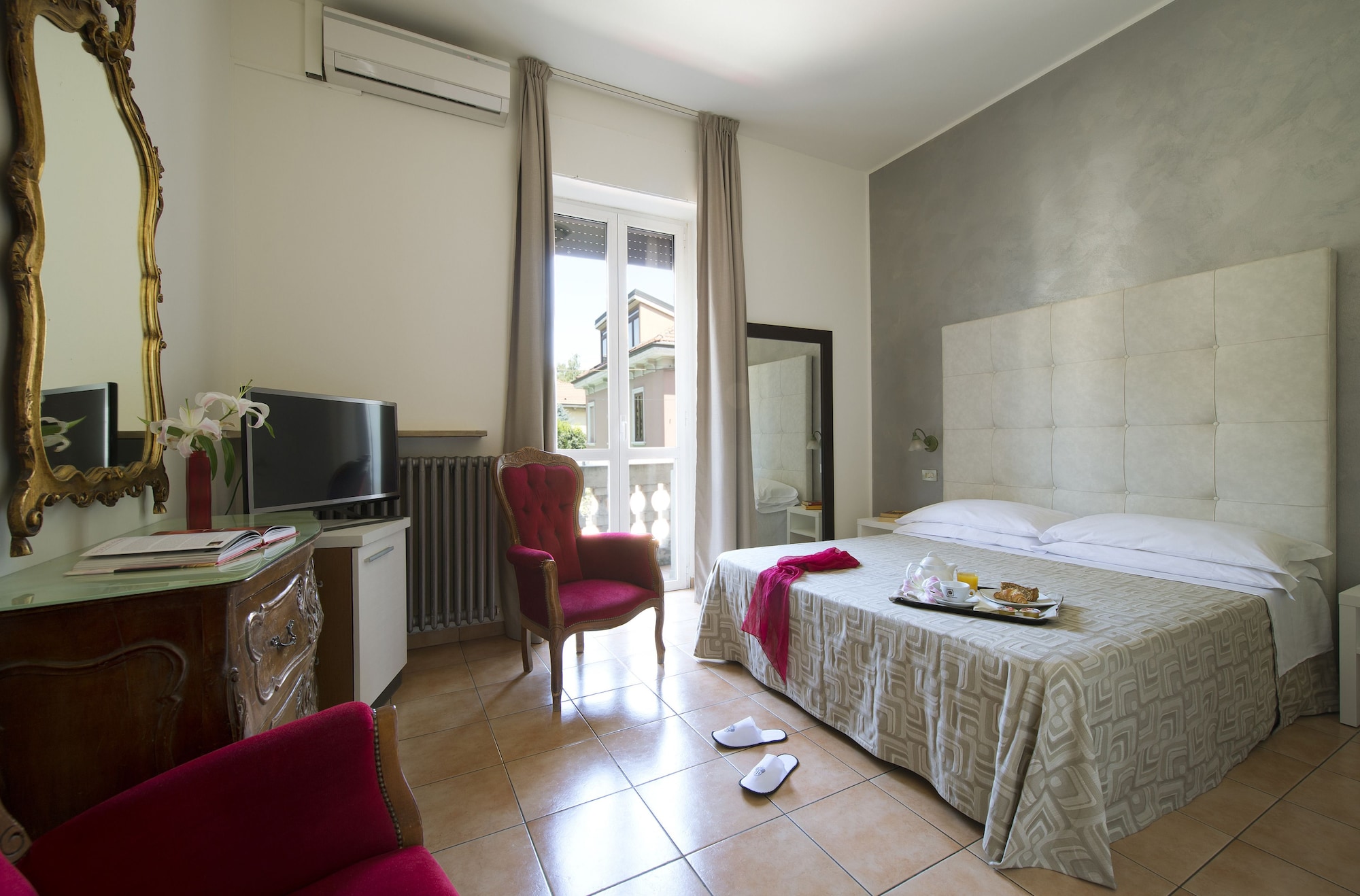 ROOM, SINGLE, DOUBLE BED