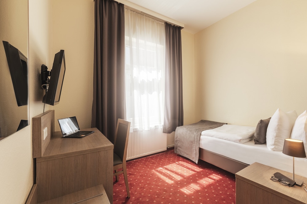 Hotel Holstenwall 9/45