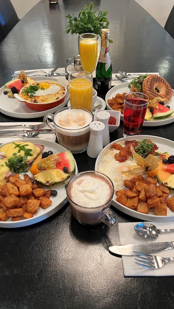 restaurant cafeteria