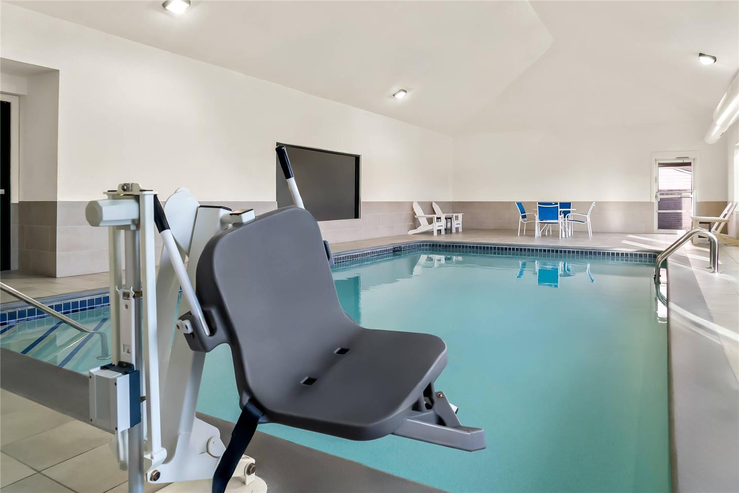 Comfort Inn & Suites Taylor - Detroit 11/21