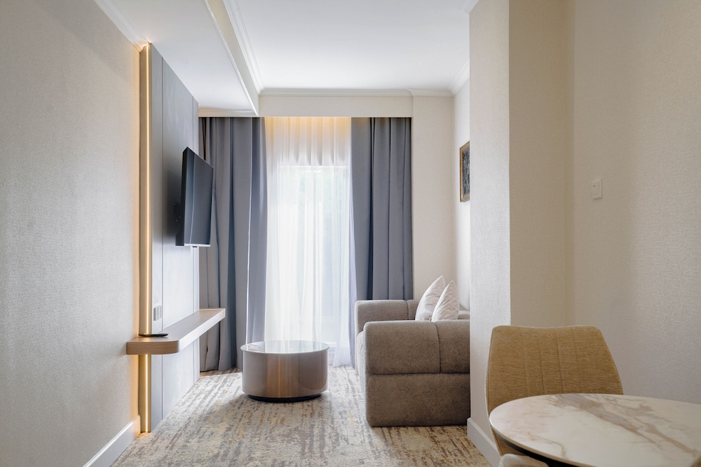 Harmoni One Convention Hotel and Service Apartments 43/65