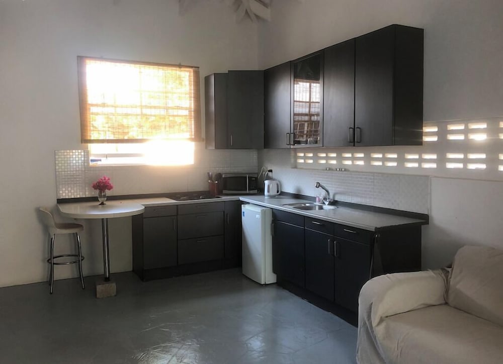 Tropical Breeze Apartments 25/49