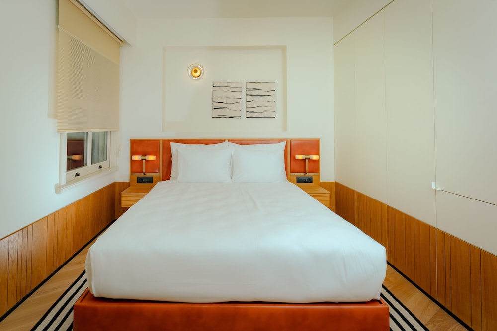 Superior, Double Bed, Sea or City View