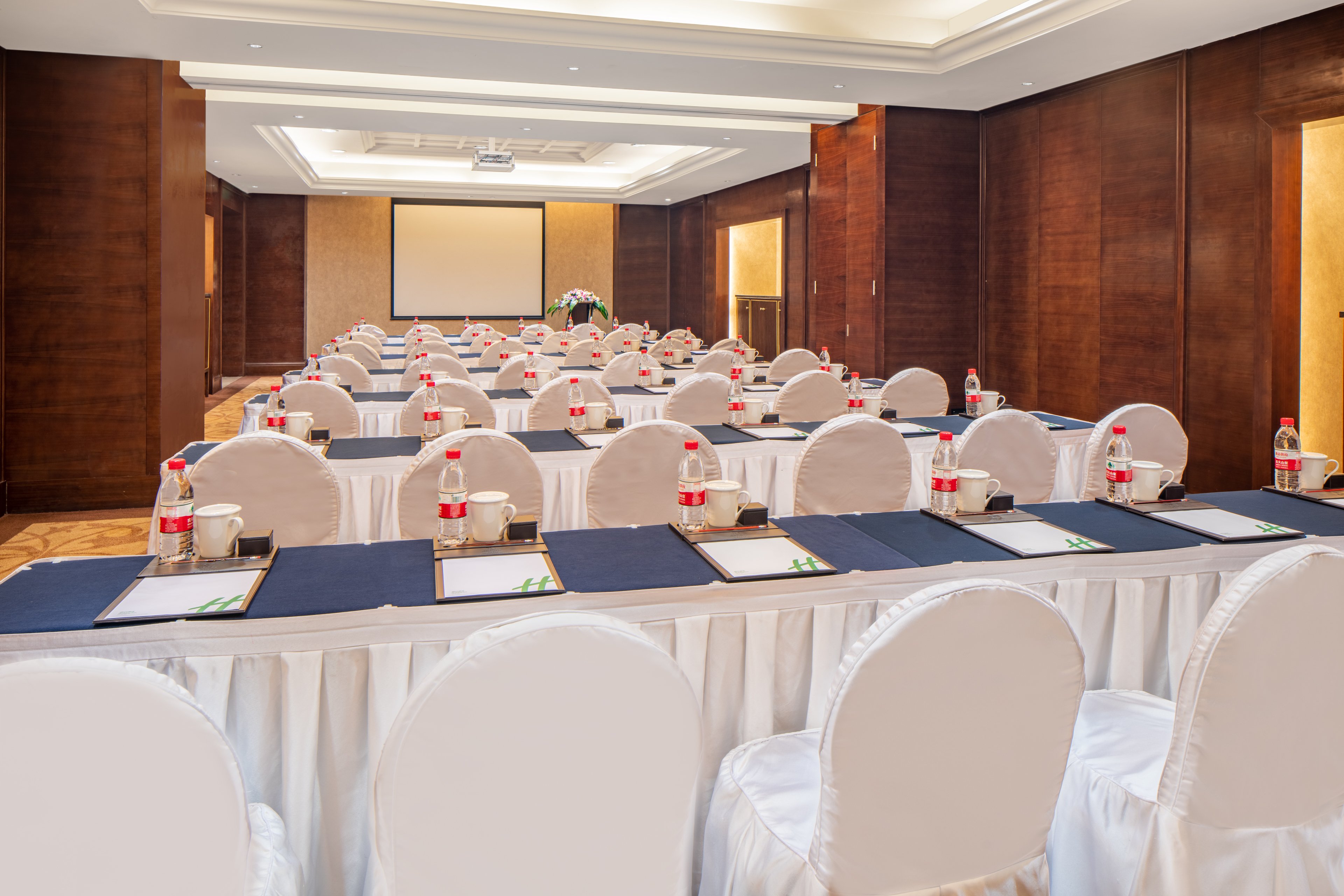 Holiday Inn Guangzhou Airport Zone 63/70