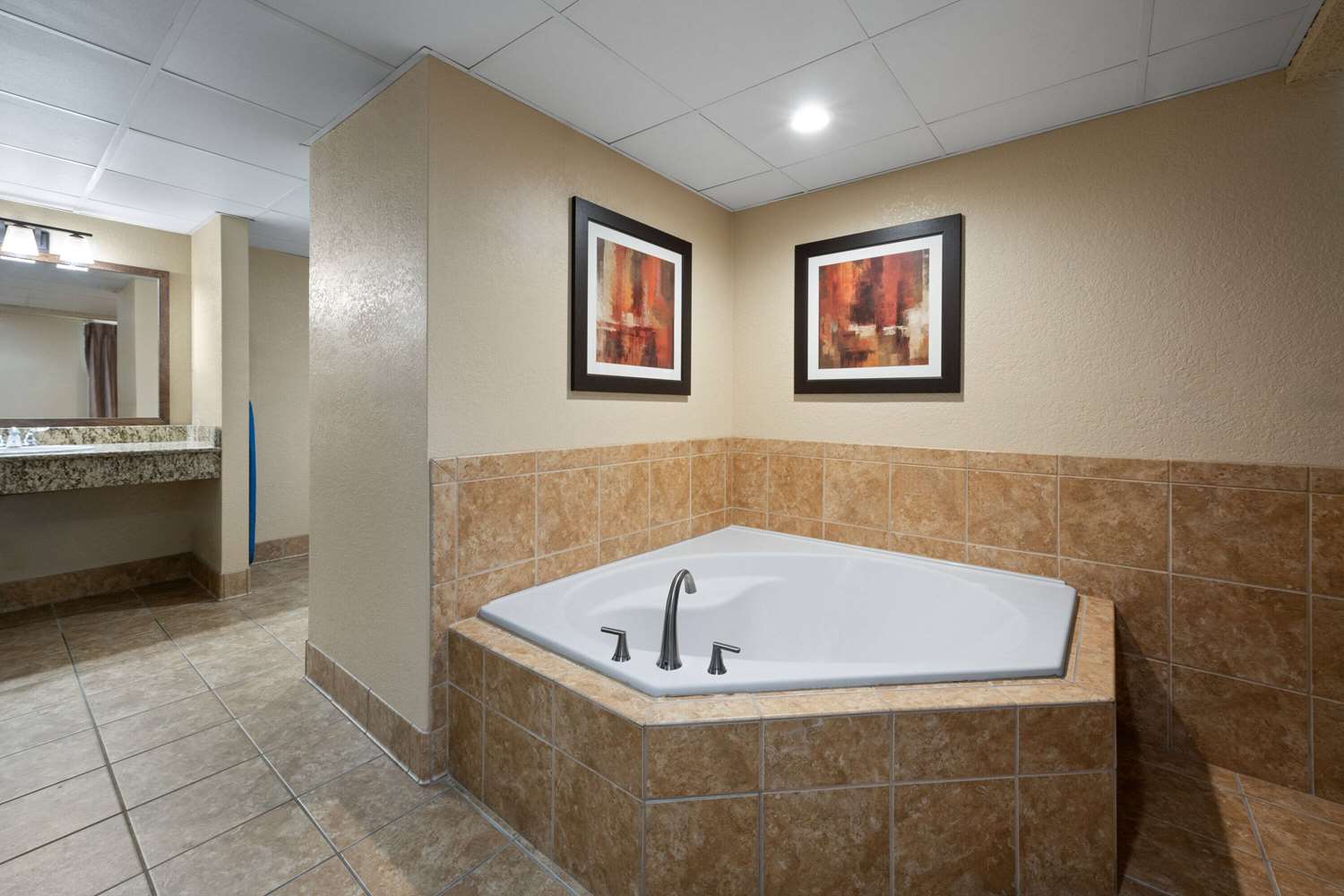 Days Inn & Suites by Wyndham Bozeman 27/29