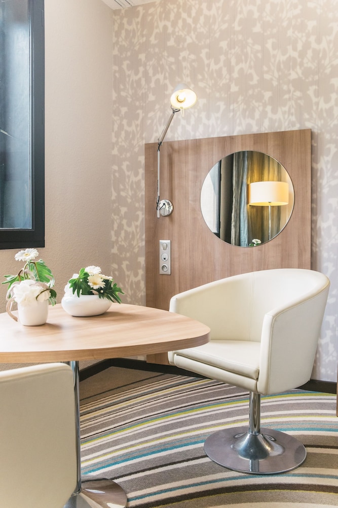 Mercure Angers Centre De Congres 28/65