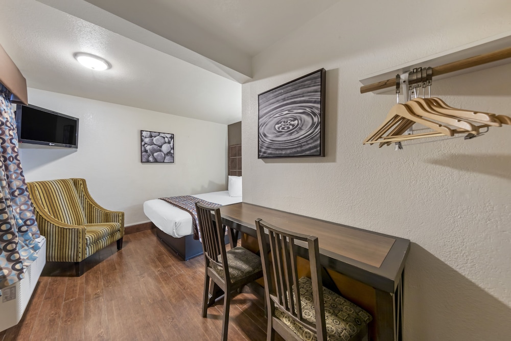 Anaheim Discovery Inn Suites 46/68