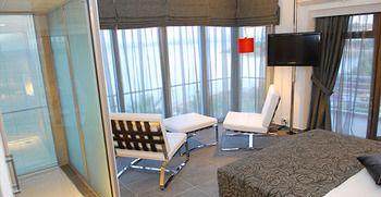 Ladin Hotel 8/18