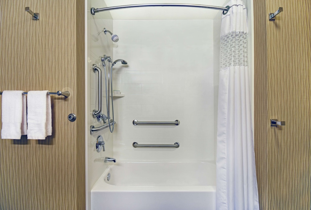 Hampton Inn and Suites Milwaukee Franklin 22/44