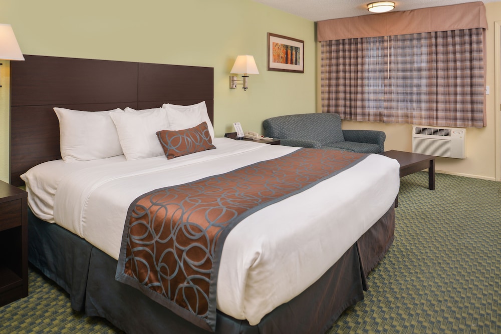 University Inn Suites 17/50