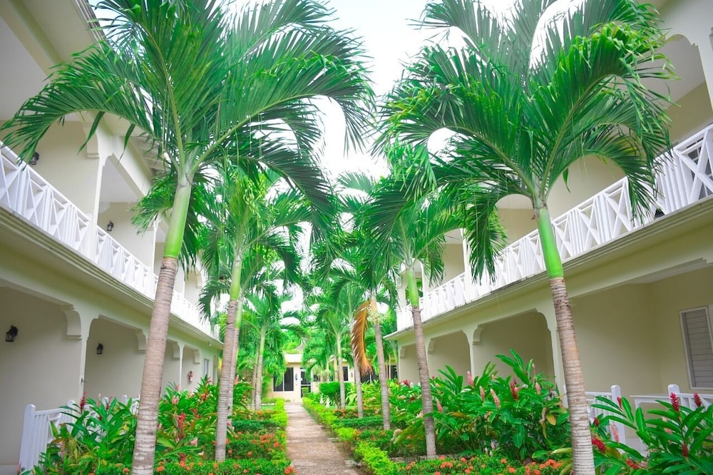 Coral Seas Beach Resort 1/58