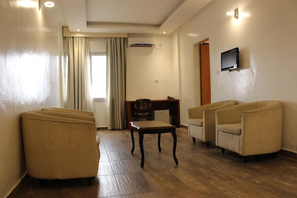 Lewat Hotel 13/30