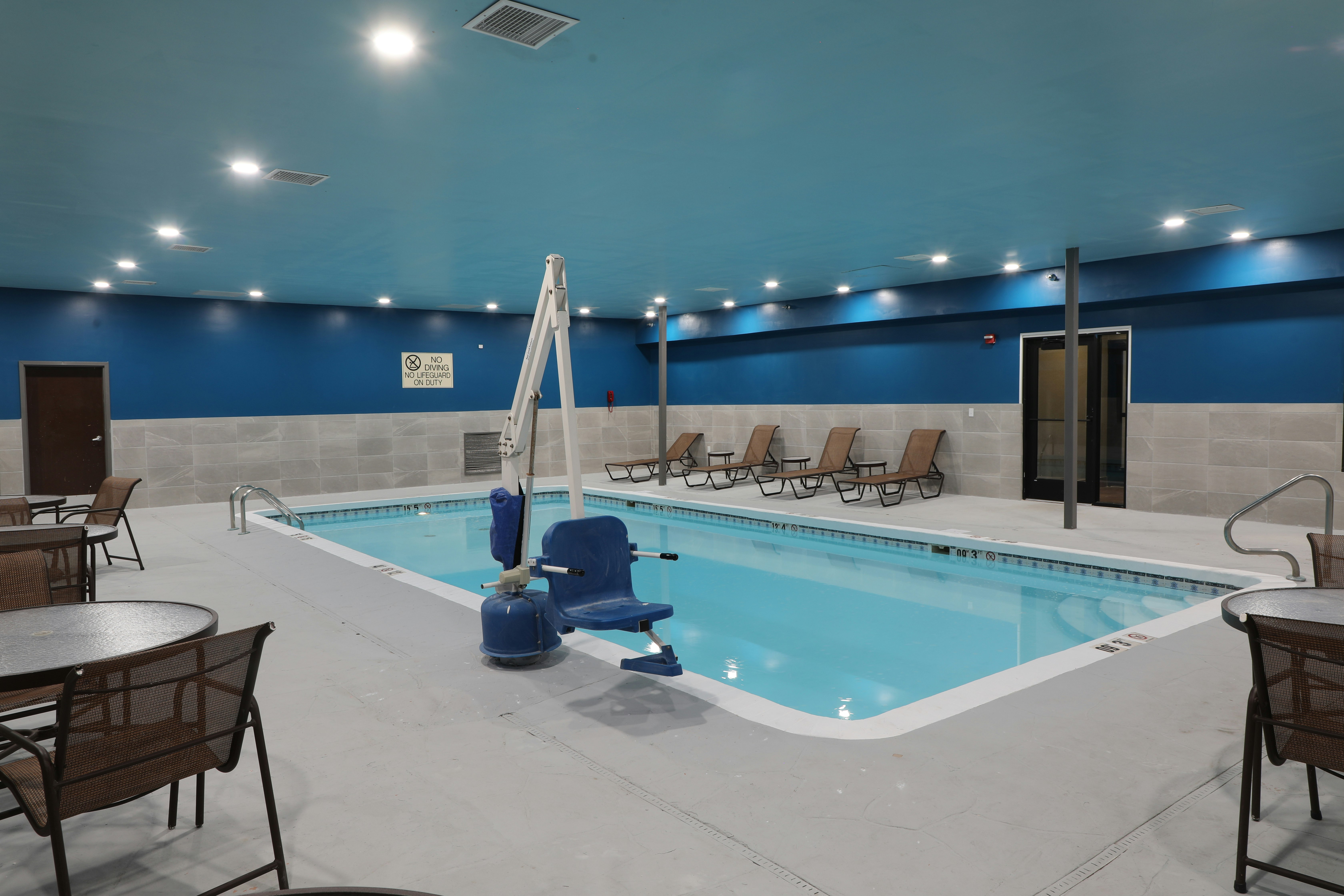 Hampton Inn Hutchinson 40/40