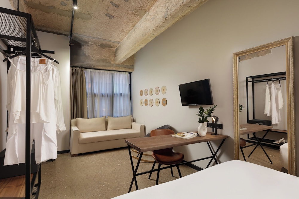 Anise Aluma Athens, Tapestry Collection by Hilton 43/59