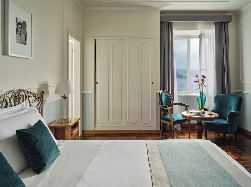 Deluxe, King Bed, Sea View, No Balcony