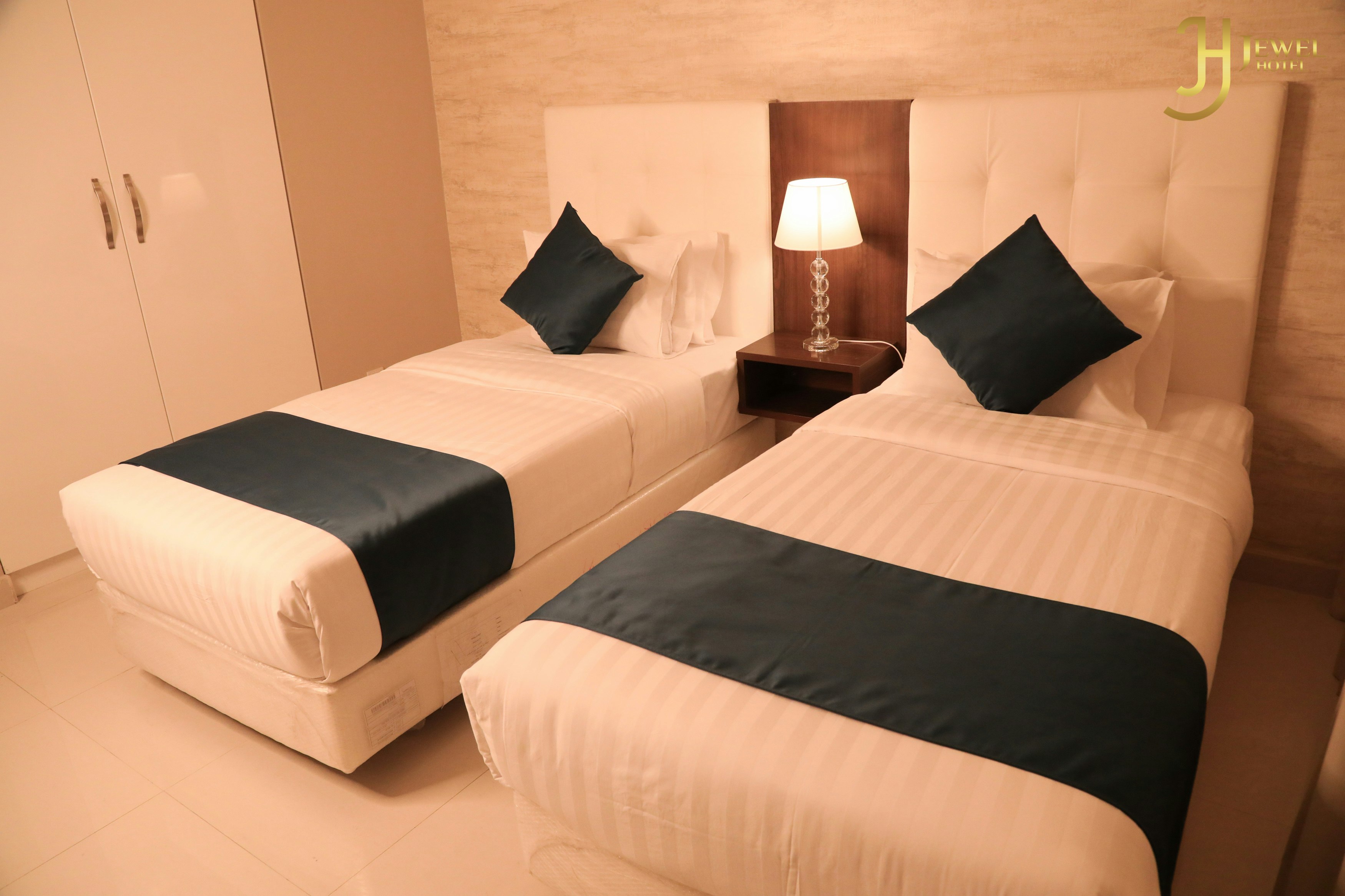 The Jewel Hotel 11/48