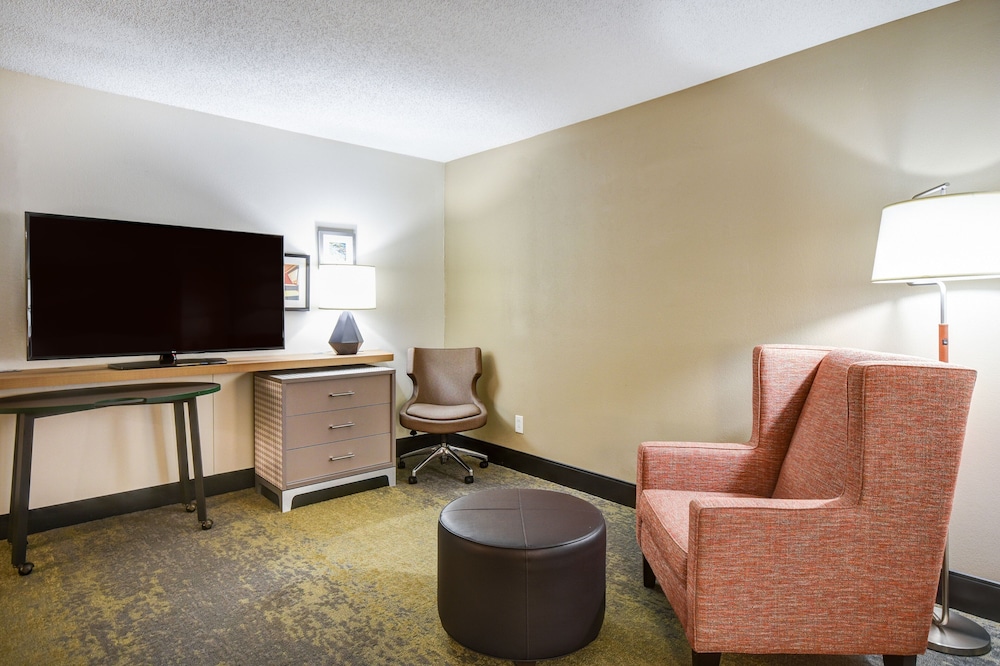 Holiday Inn Allentown-Bethlehem 27/37