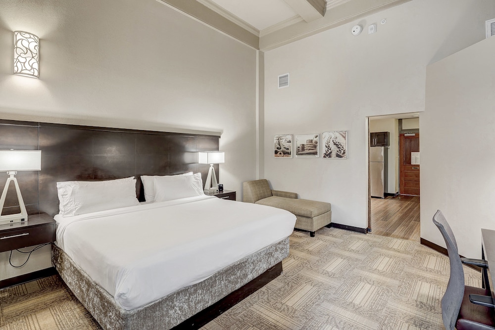 Staybridge Suites BALTIMORE INNER HARBOR 28/80