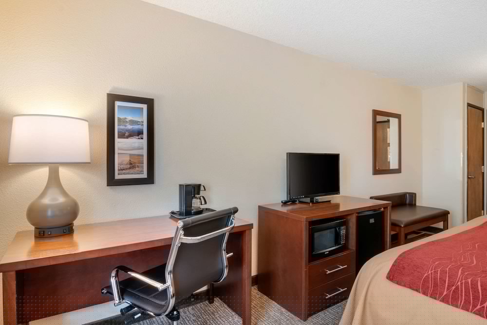 Comfort Inn Medford North 21/24