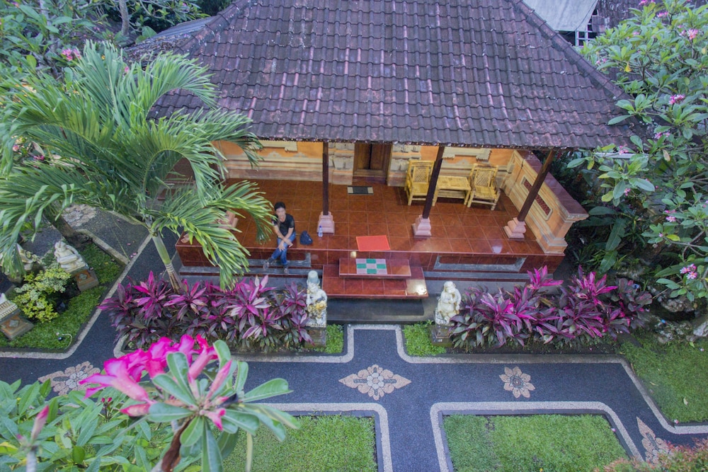 Yuliati House 42/50