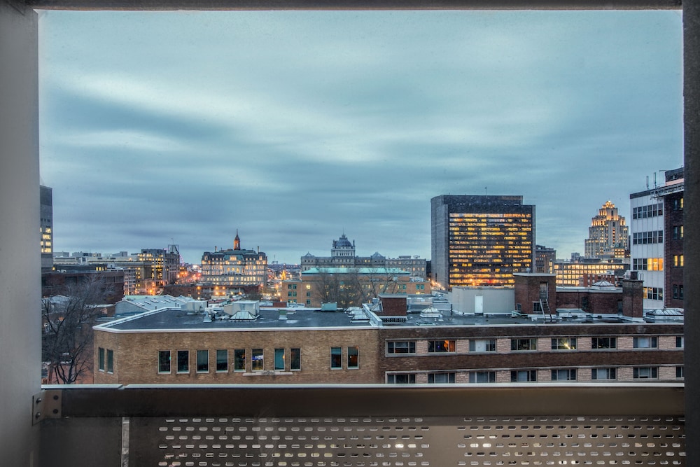 Hotel Faubourg Montreal 55/61