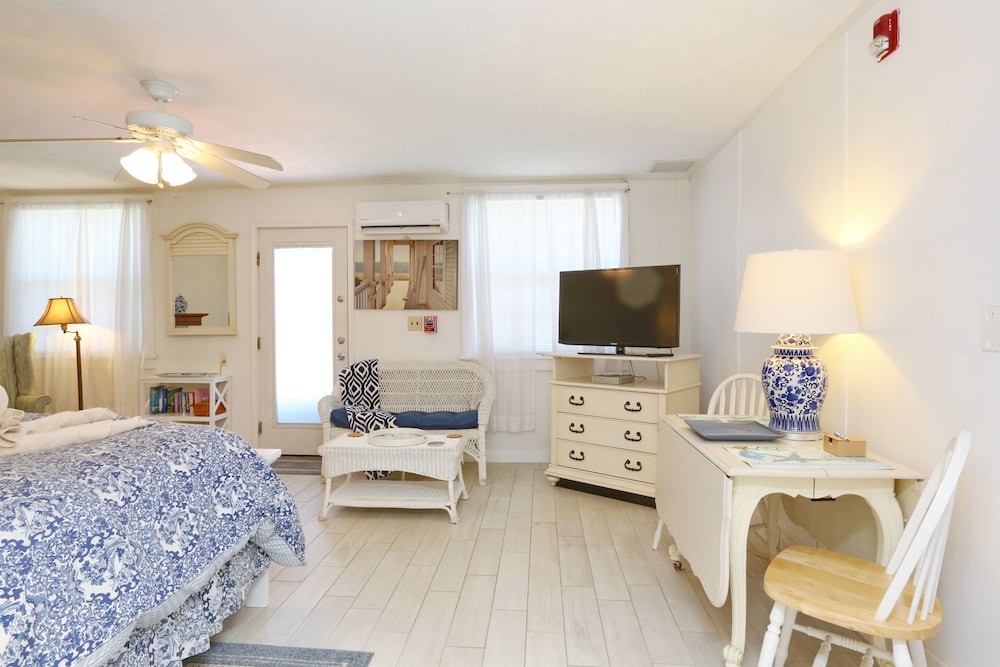 Beachfront Bed & Breakfast 21/46