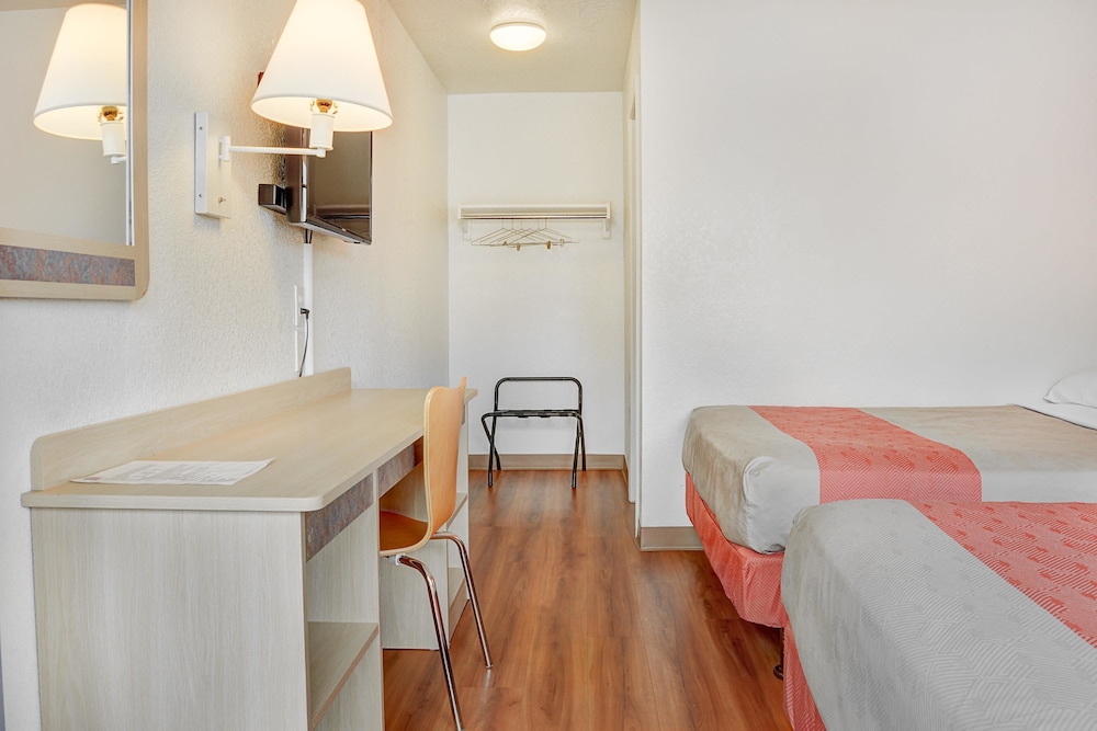 Motel6 Portland, OR - Central 30/47