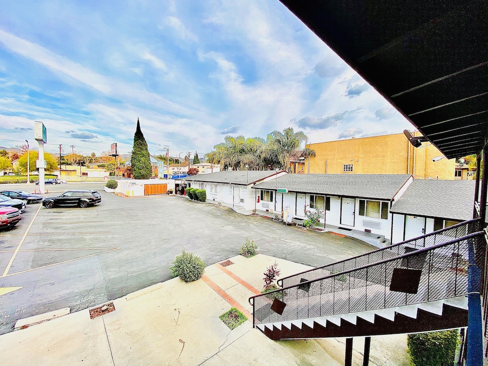 Casa Blanca Inn & Suites 54/67