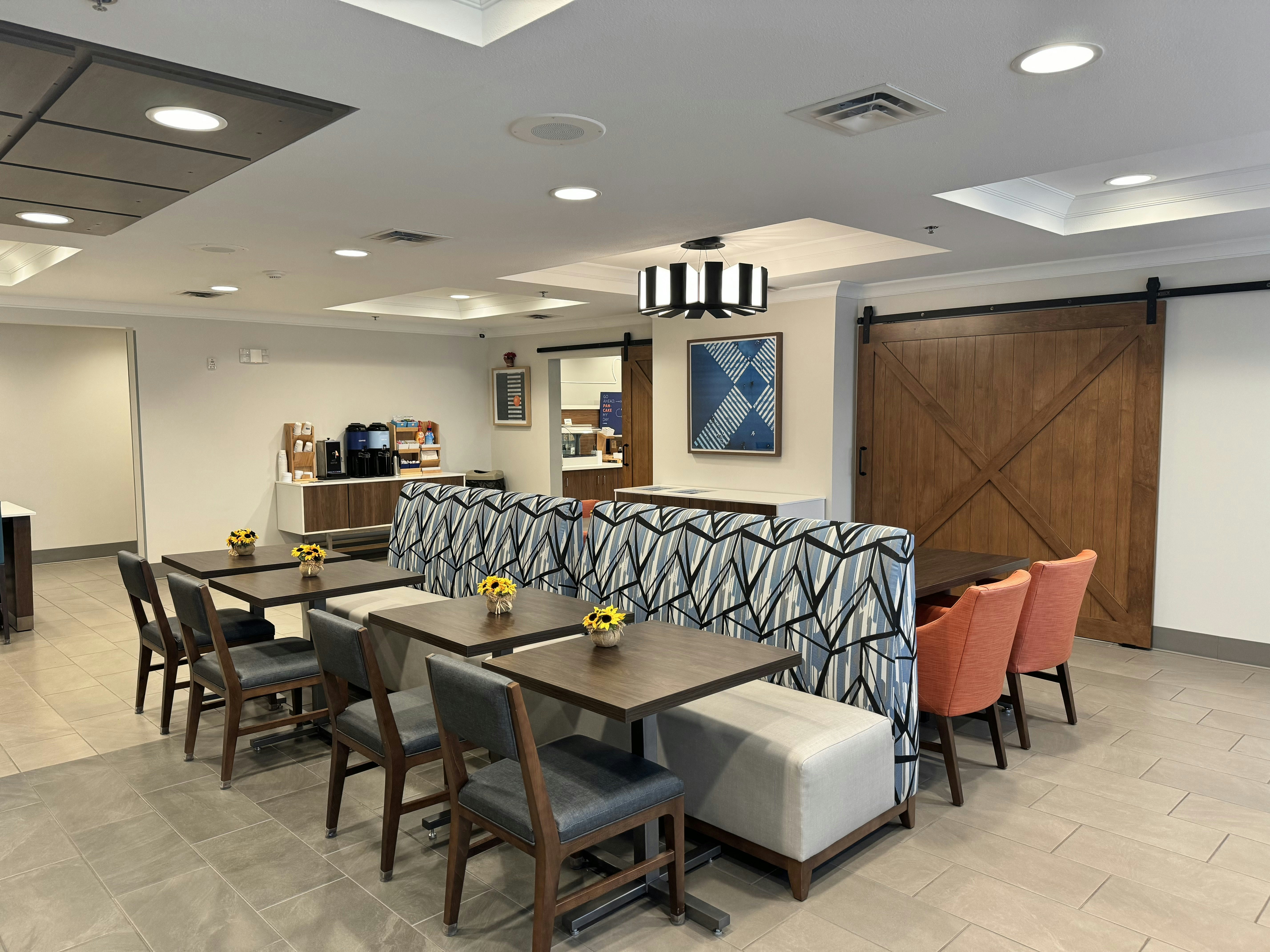 Holiday Inn Express & Suites Dewitt (Syracuse) 55/61